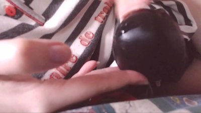 Vê dîkê reş ê mezin hilde devê xwe xulamê piçûk