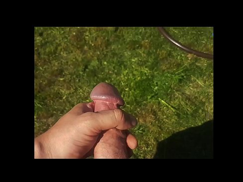 ❤️ Keçika germ di bexçeyek havînê de pisîka xwe ya pembe diqelişe û bi şuştinê dixe. ❤❌ Sluts li ku.hentaivost.ru ☑