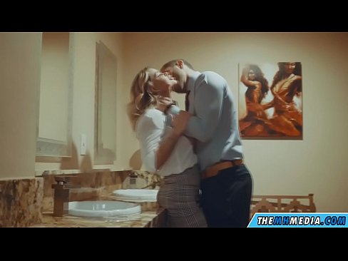 ❤️ Gava ku blondeyek busty we di nav hewşek gelemperî de dixapîne ❤❌ Sluts li ku.hentaivost.ru ☑